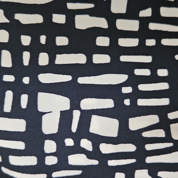 Banana Republic XXL Monochrome Geometric Blouse NWOT - Picture 2 of 8
